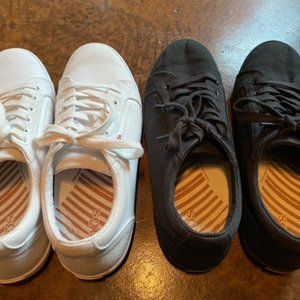 Taos Canvas Sneakers Size 11 2 Pair